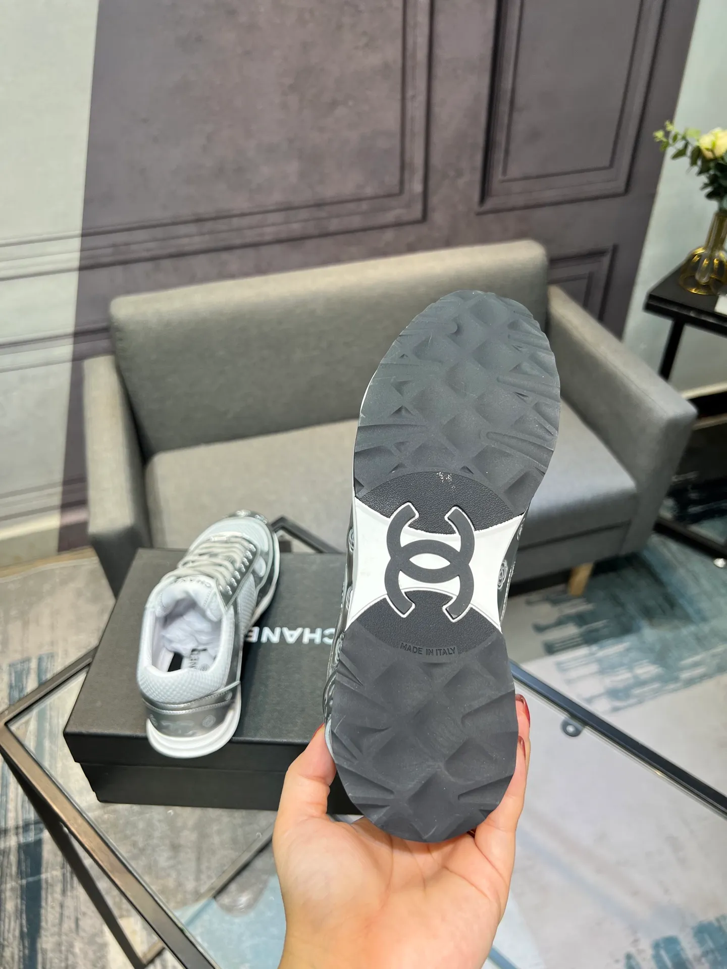 Men's men's shoes 💰640 Exclusive real shot (top version) CHANEL Chanel 2025ss color matching thick-soled casual sports shoes and sneakers. The counter is synchronized. The counter is very popular. A shoe that is very difficult to buy. The most popular thick-soled panda shoes on the Internet. It can be imagined that Xiaoxiang control can't miss it. It has both good looks and comfort. Simple and versatile white shoes. The thick sole increases the height and is super versatile. Close your eyes and wear it. Whoever wears it will look better. Upper: calfskin Lining: imported sheepskin lining Outsole: TPU original outsole Size: 35-44 (customized for women 41 and 40, and 45 for men)